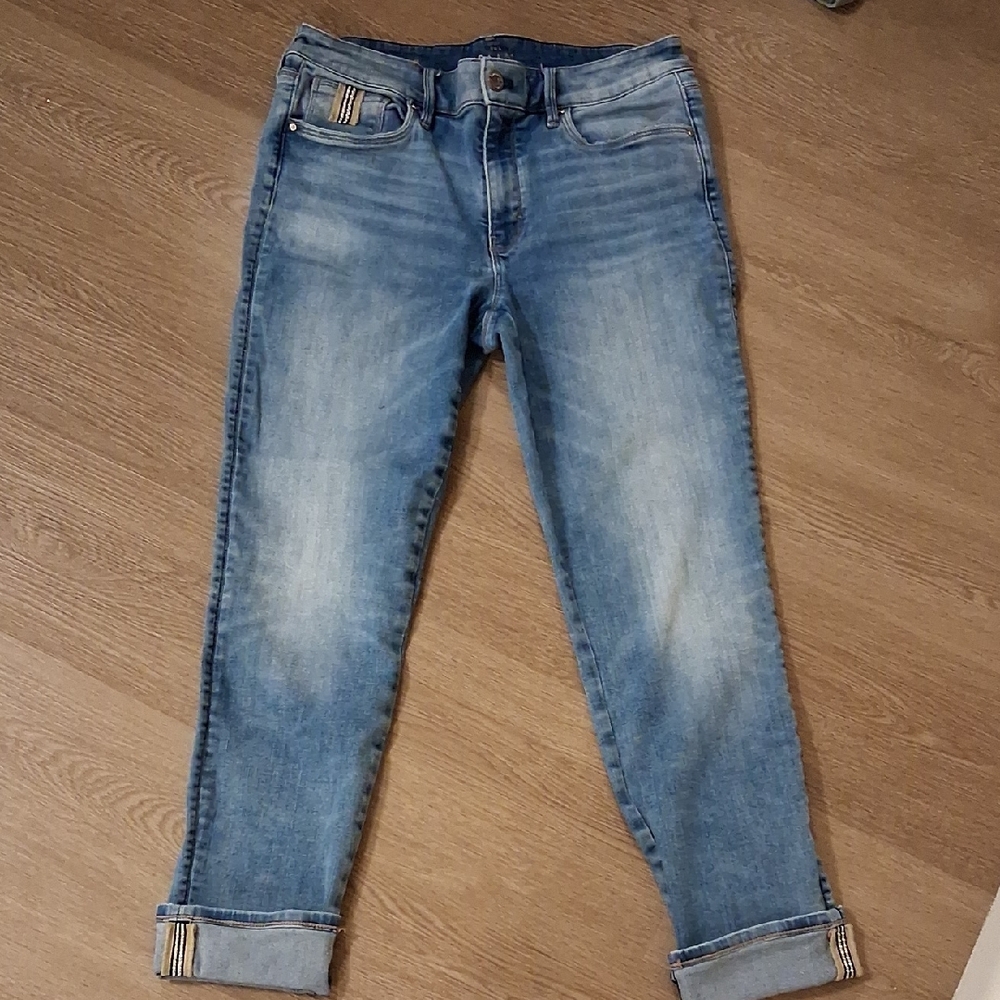 Trendy Light Blue Cropped Jeans